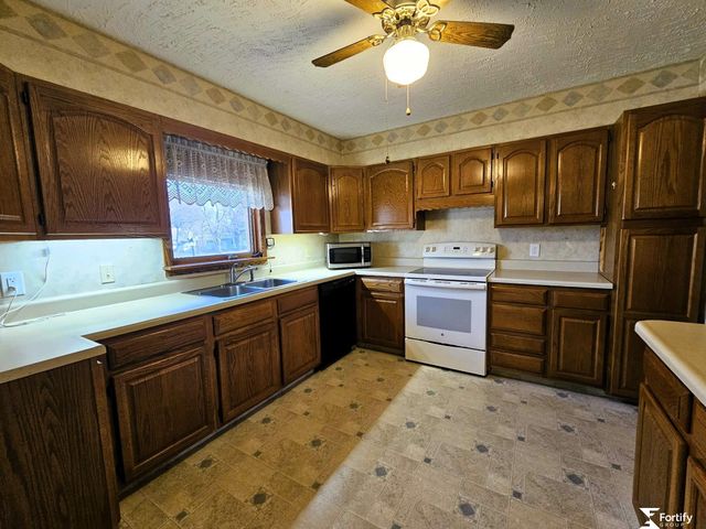 1017 K Street, Geneva, NE 68361