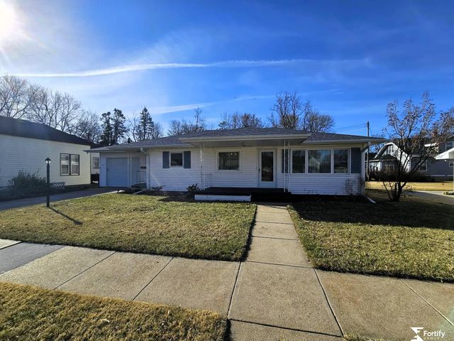 1017 K Street, Geneva, NE 68361