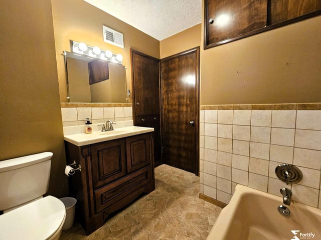 1017 K Street, Geneva, NE 68361