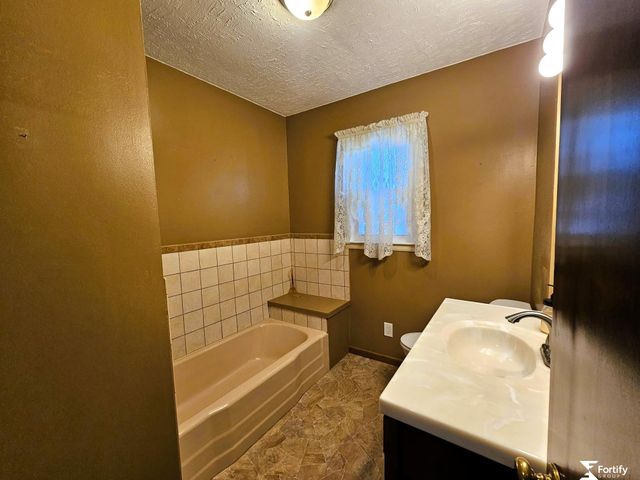 1017 K Street, Geneva, NE 68361