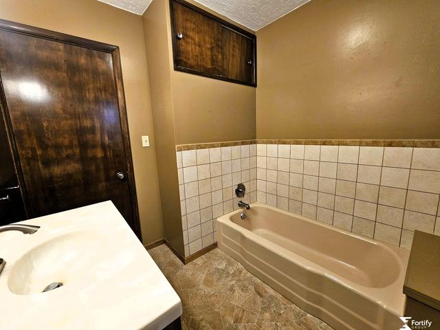 1017 K Street, Geneva, NE 68361