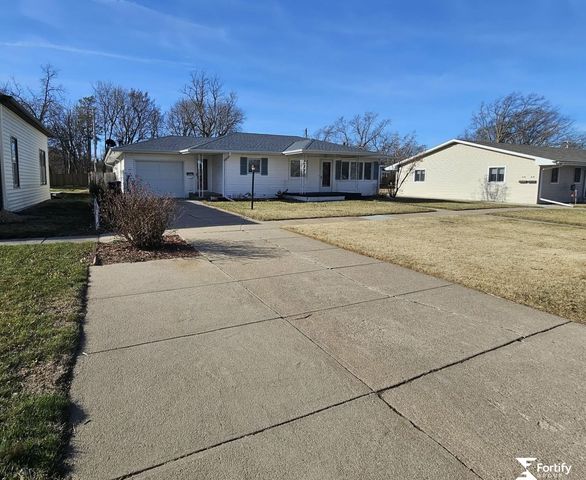1017 K Street, Geneva, NE 68361