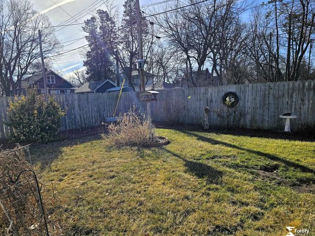 1017 K Street, Geneva, NE 68361