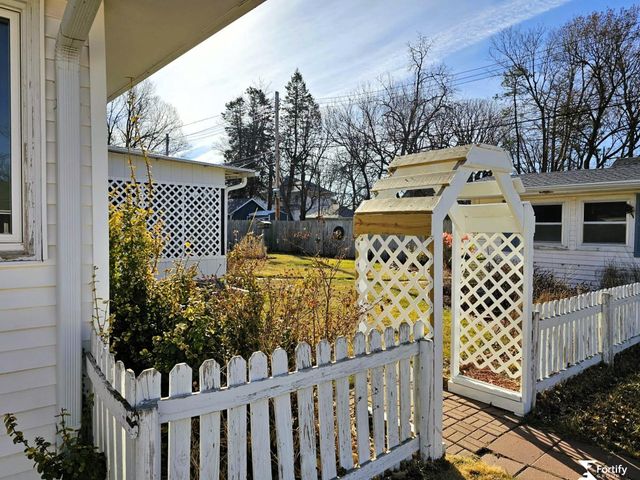 1017 K Street, Geneva, NE 68361