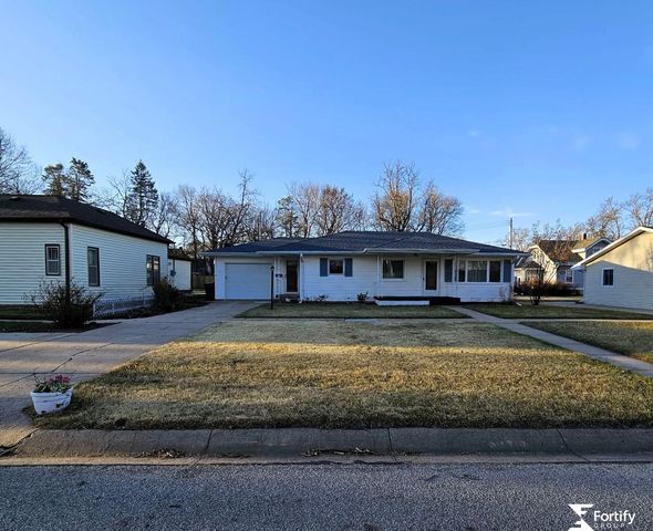 1017 K Street, Geneva, NE 68361