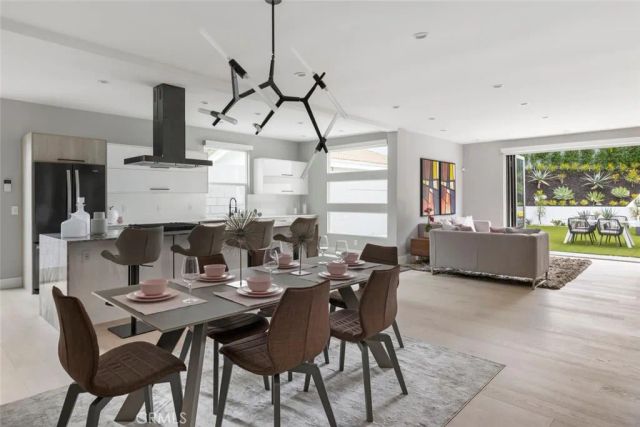 4731 Topanga Canyon Boulevard, Woodland Hills, CA 91364