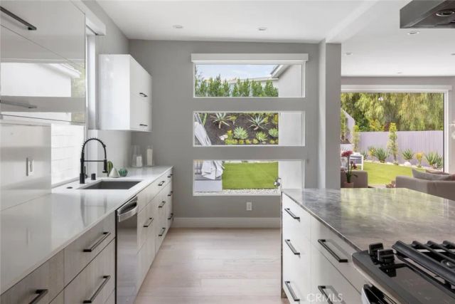 4731 Topanga Canyon Boulevard, Woodland Hills, CA 91364
