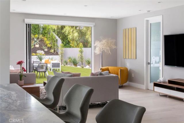 4731 Topanga Canyon Boulevard, Woodland Hills, CA 91364