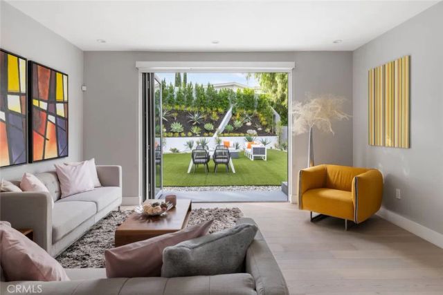 4731 Topanga Canyon Boulevard, Woodland Hills, CA 91364