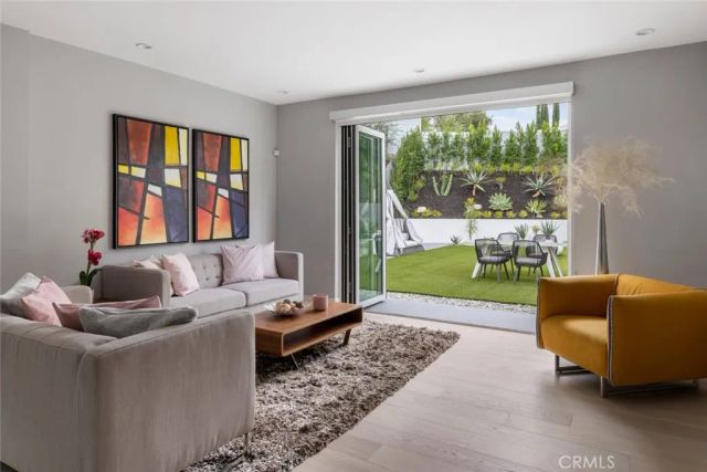 4731 Topanga Canyon Boulevard, Woodland Hills, CA 91364