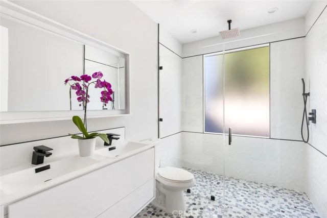 4731 Topanga Canyon Boulevard, Woodland Hills, CA 91364