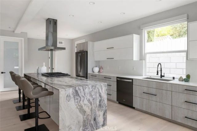 4731 Topanga Canyon Boulevard, Woodland Hills, CA 91364