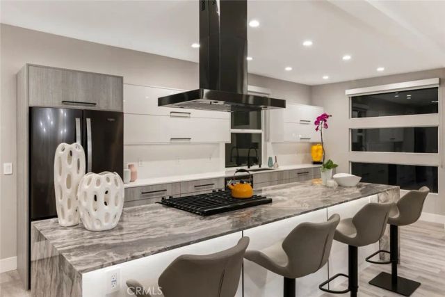 4731 Topanga Canyon Boulevard, Woodland Hills, CA 91364