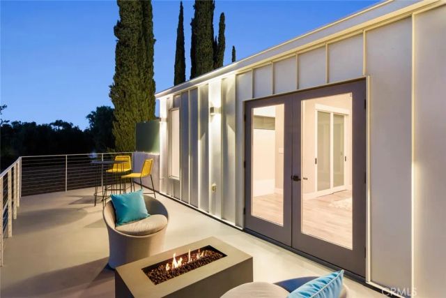 4731 Topanga Canyon Boulevard, Woodland Hills, CA 91364