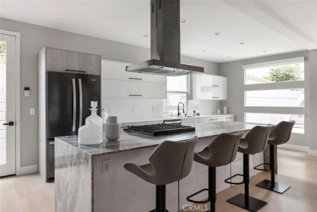 4731 Topanga Canyon Boulevard, Woodland Hills, CA 91364