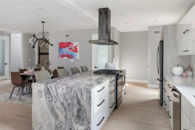 4731 Topanga Canyon Boulevard, Woodland Hills, CA 91364