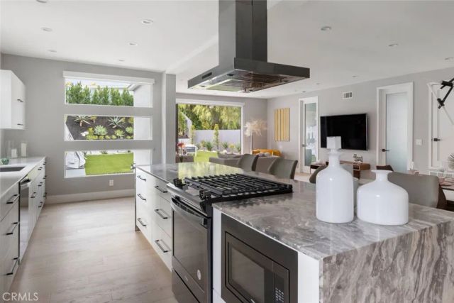 4731 Topanga Canyon Boulevard, Woodland Hills, CA 91364