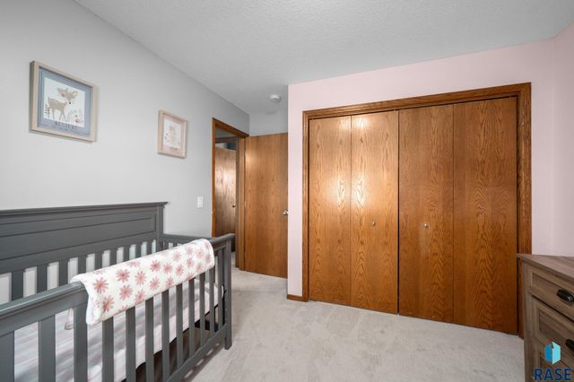 4600 S Grinnell Ave Avenue, Sioux Falls, SD 57106