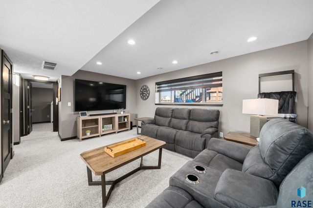 4600 S Grinnell Ave Avenue, Sioux Falls, SD 57106