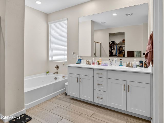 17381 W RUNNING DEER Trail, Surprise, AZ 85387
