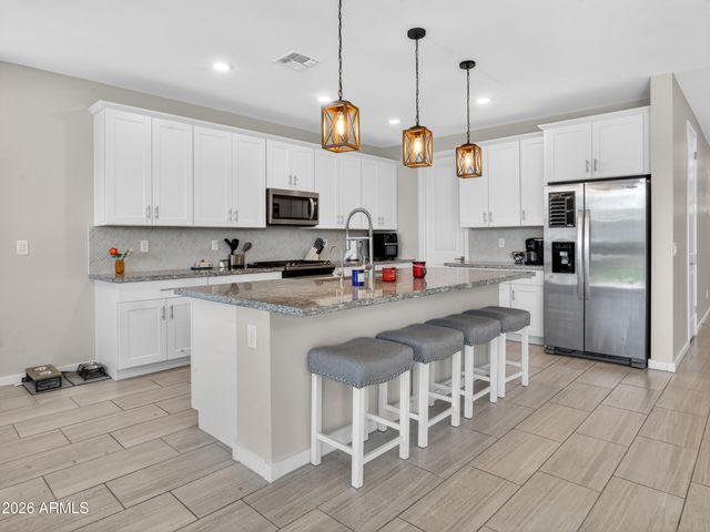 17381 W RUNNING DEER Trail, Surprise, AZ 85387