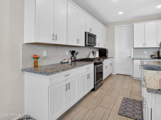 17381 W RUNNING DEER Trail, Surprise, AZ 85387
