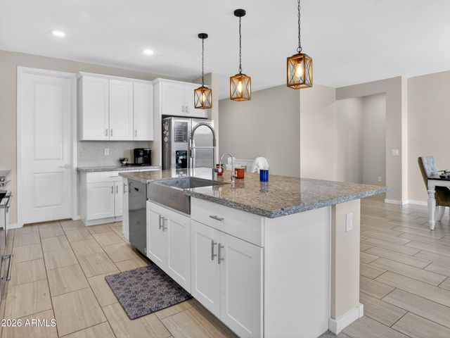 17381 W RUNNING DEER Trail, Surprise, AZ 85387