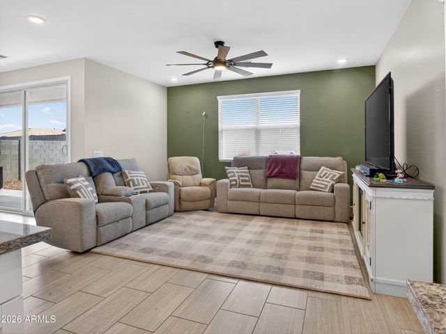 17381 W RUNNING DEER Trail, Surprise, AZ 85387