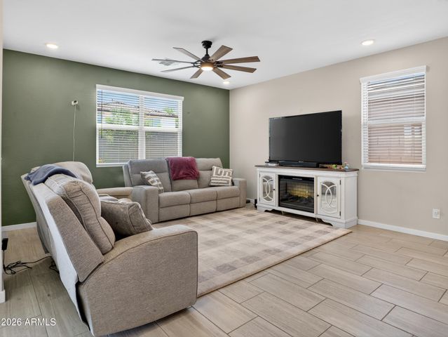 17381 W RUNNING DEER Trail, Surprise, AZ 85387