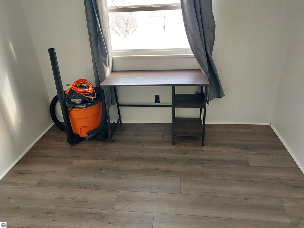 Image 14 of property listing at 860 Manor Lane, Traverse City, MI 49686