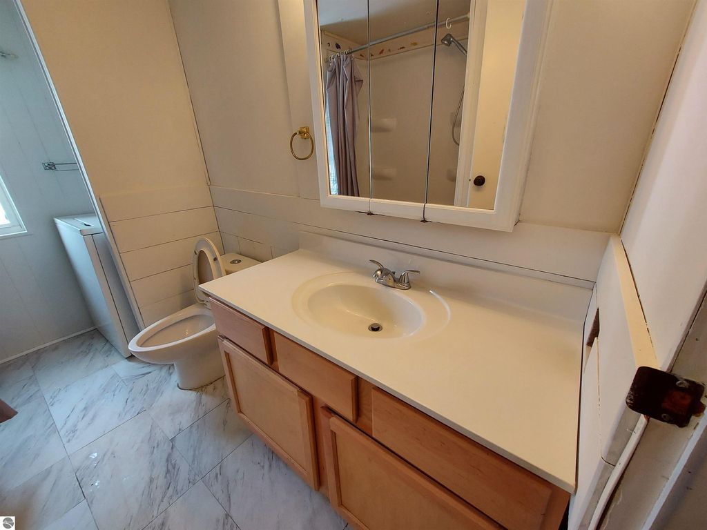 Image 20 of property listing at 860 Manor Lane, Traverse City, MI 49686