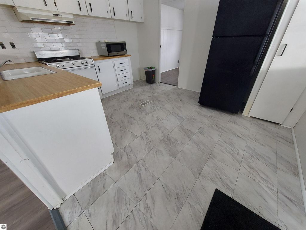 Image 23 of property listing at 860 Manor Lane, Traverse City, MI 49686