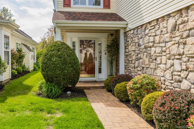 6 Julia Circle 6, Middle Island, NY 11953