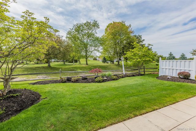 6 Julia Circle 6, Middle Island, NY 11953