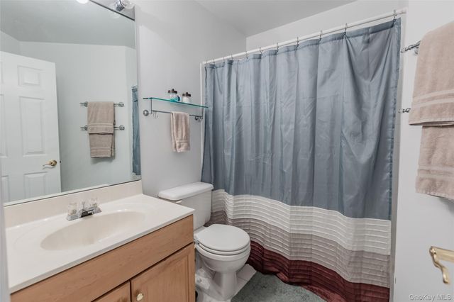 6 Julia Circle 6, Middle Island, NY 11953
