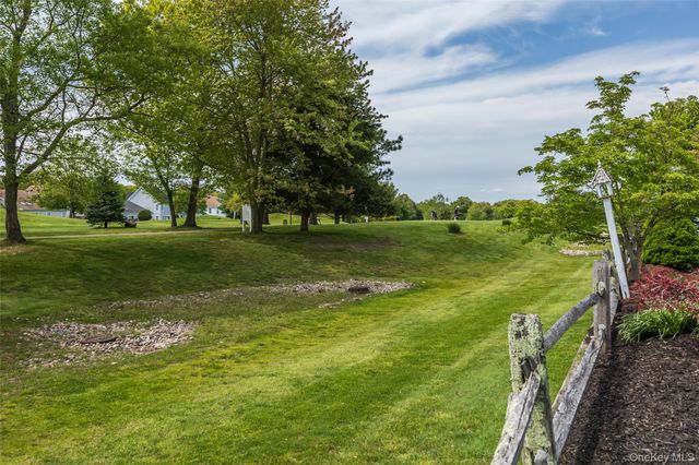 6 Julia Circle 6, Middle Island, NY 11953