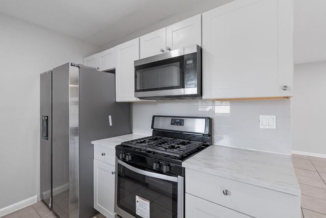 1407 Avebury CIR B, Austin, TX 78753