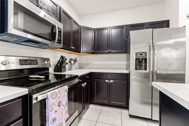 77 NE 37th Pl, Homestead, FL 33033