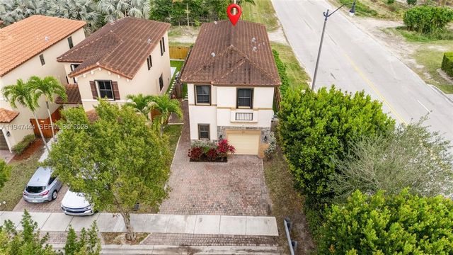 77 NE 37th Pl, Homestead, FL 33033