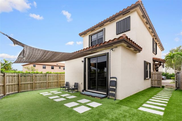 77 NE 37th Pl, Homestead, FL 33033