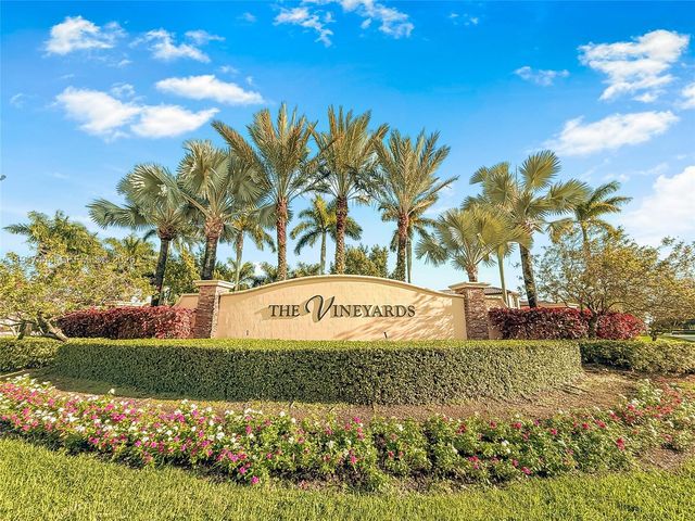 77 NE 37th Pl, Homestead, FL 33033