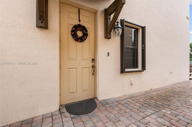 77 NE 37th Pl, Homestead, FL 33033