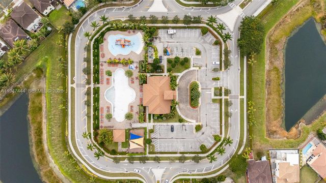 77 NE 37th Pl, Homestead, FL 33033