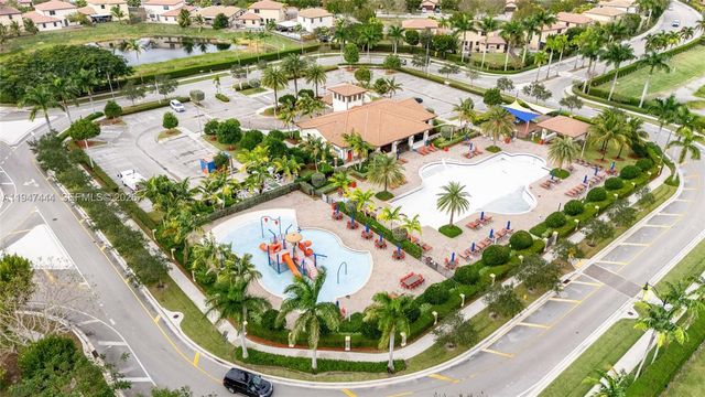 77 NE 37th Pl, Homestead, FL 33033