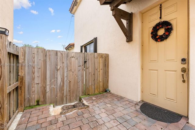 77 NE 37th Pl, Homestead, FL 33033