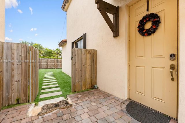 77 NE 37th Pl, Homestead, FL 33033