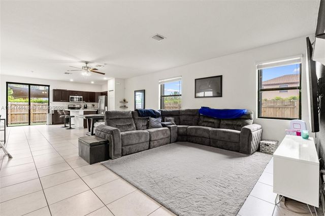 77 NE 37th Pl, Homestead, FL 33033