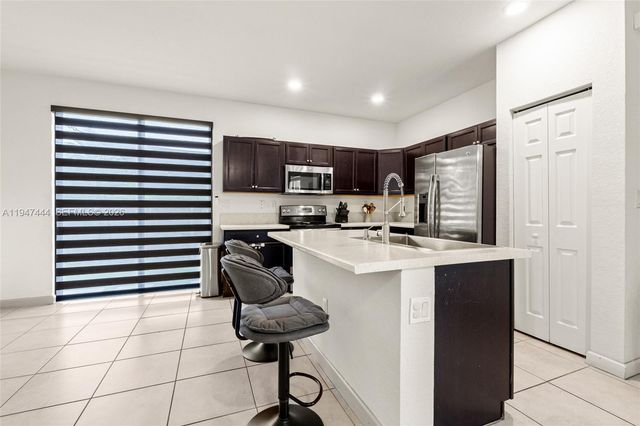 77 NE 37th Pl, Homestead, FL 33033