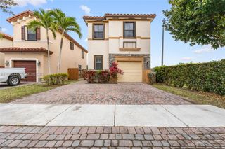 77 NE 37th Pl, Homestead, FL 33033