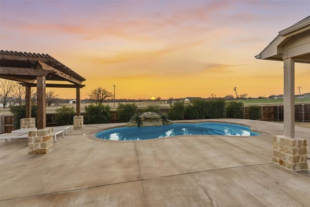 3412 Weyburn Drive, Mansfield, TX 76084